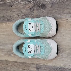 Oasics tiddler sheep sneakers